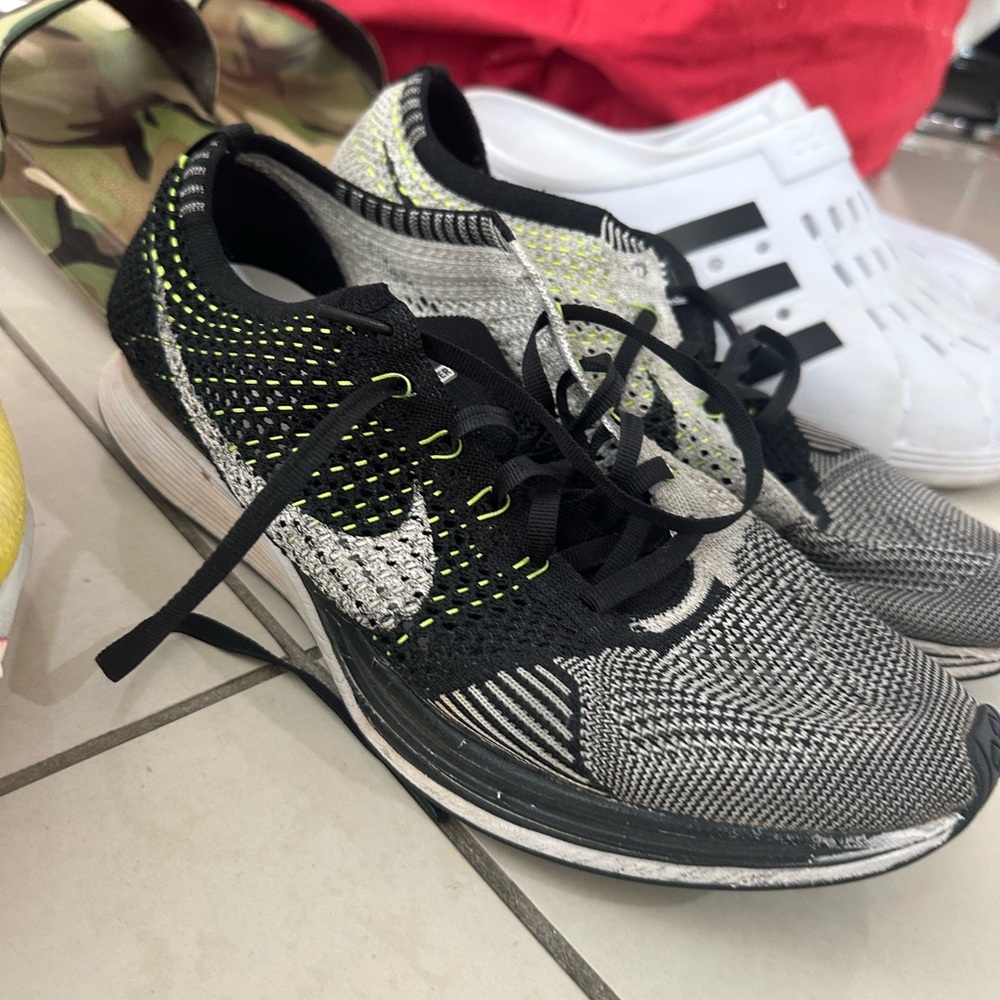 Nike flyknit racer black white volt mens size 10.5